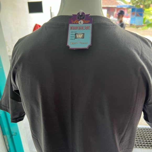 T-Shirt - Picture 15 of 16